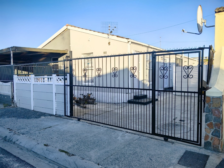 3 Bedroom Property for Sale in Portlands Western Cape